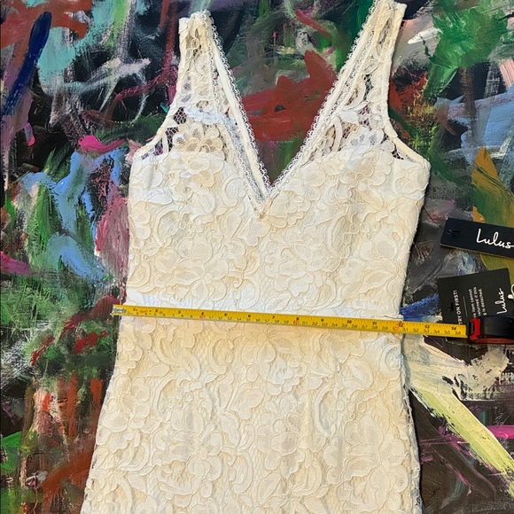 Elegant slightly off white Lace Wedding Dress - Picture 4 of 7